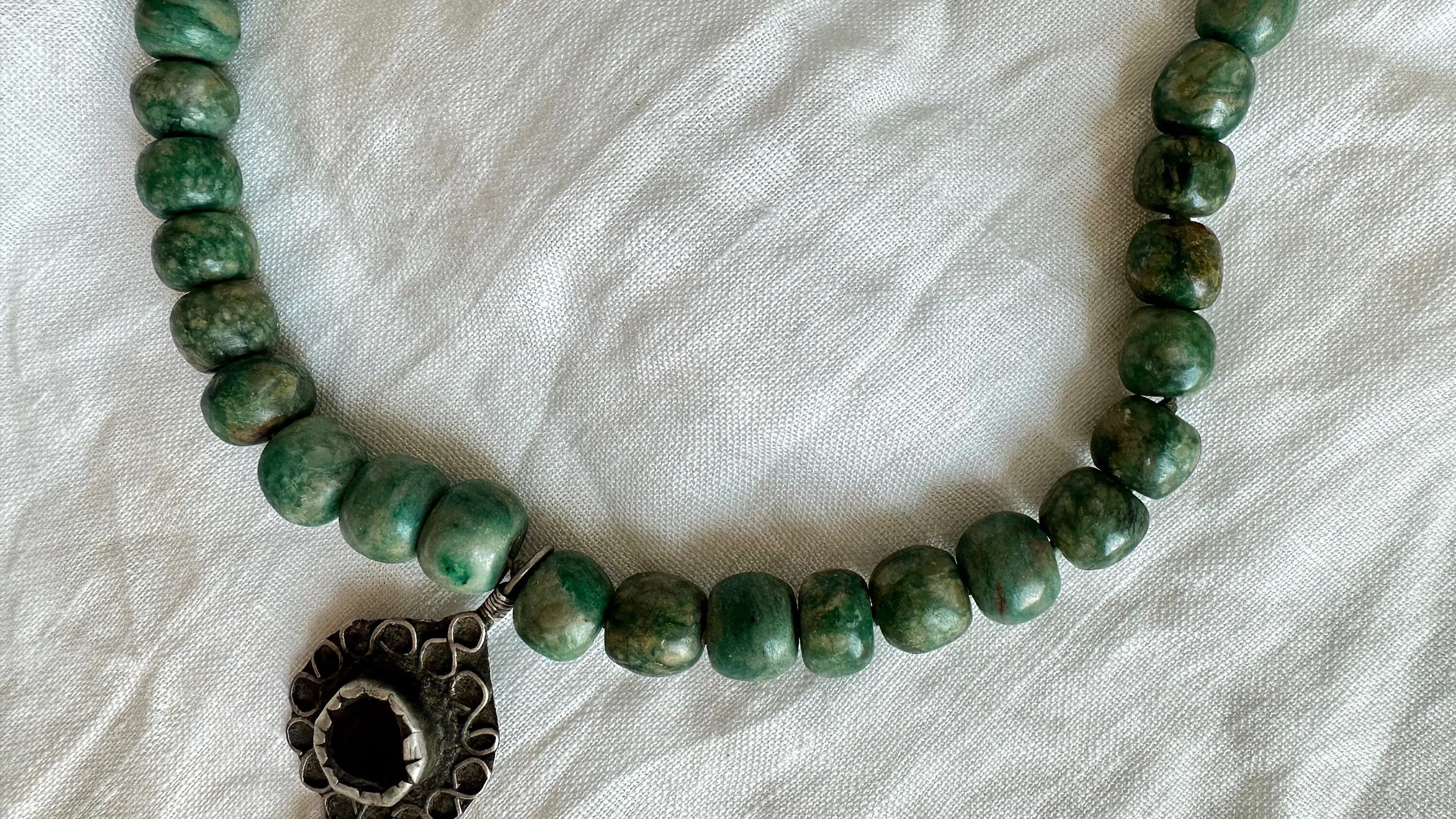 Guatemalita and Berber Silver Necklace. Jadeite. 2072